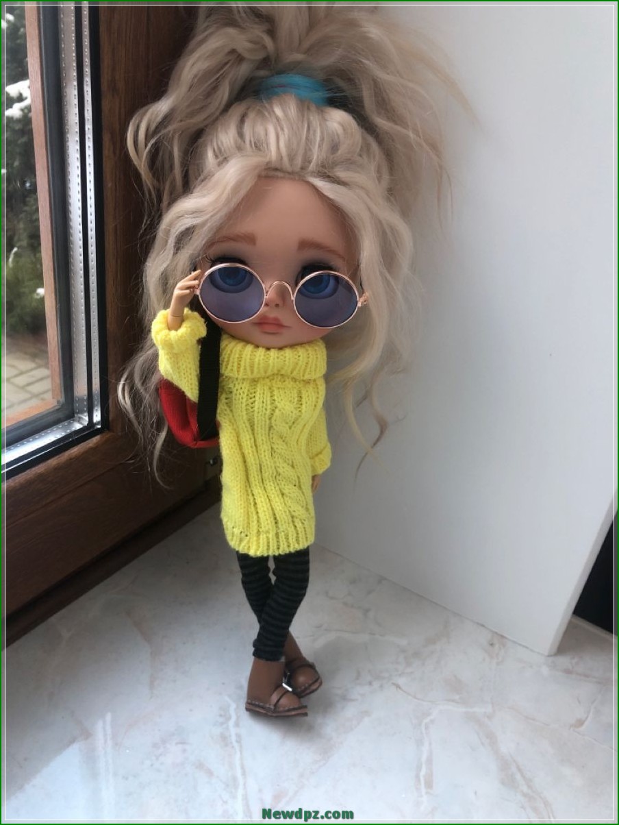 DOLL DPZ WITH GLASSES