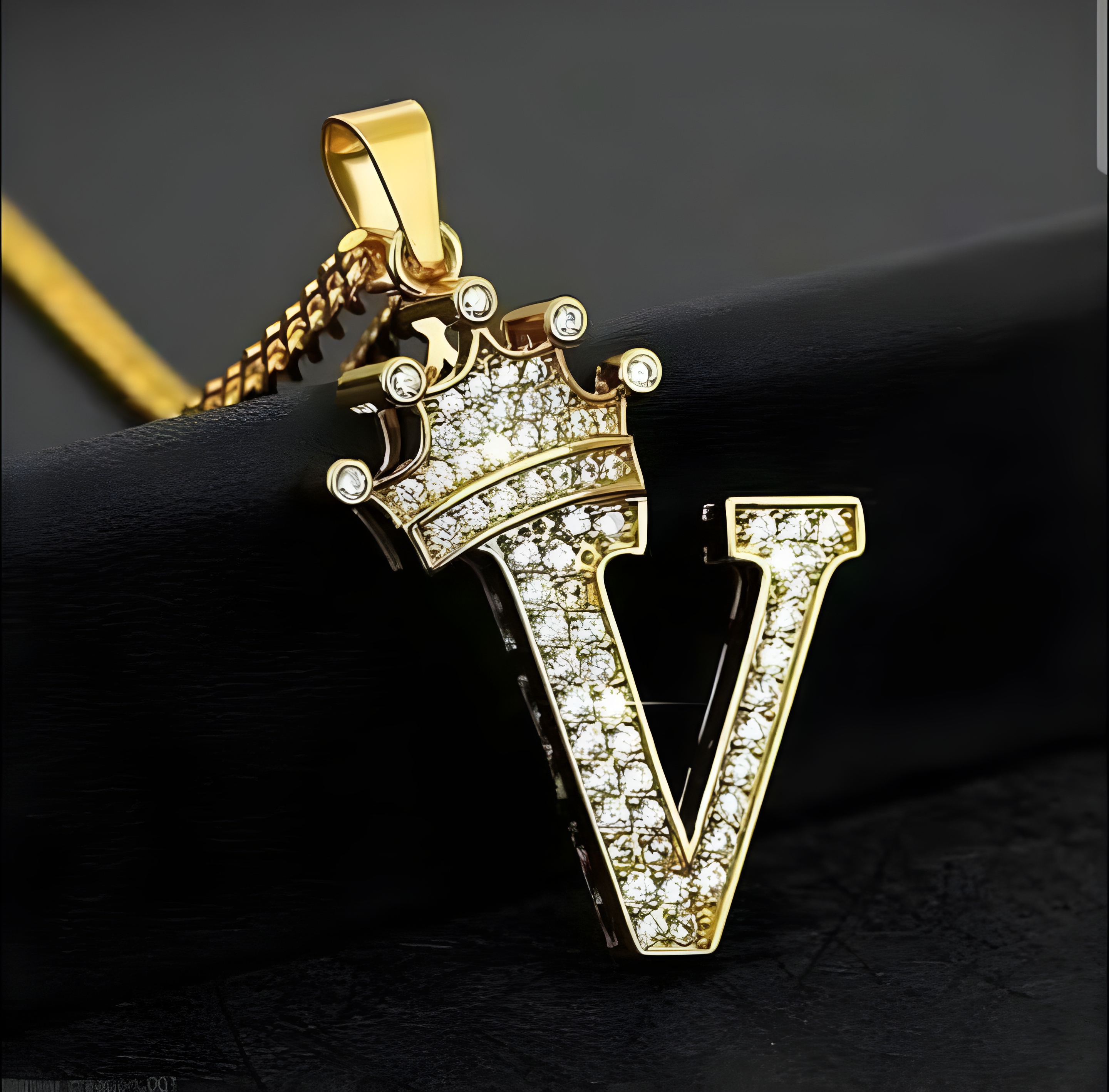 V Name - v name ke - daimond v pendant