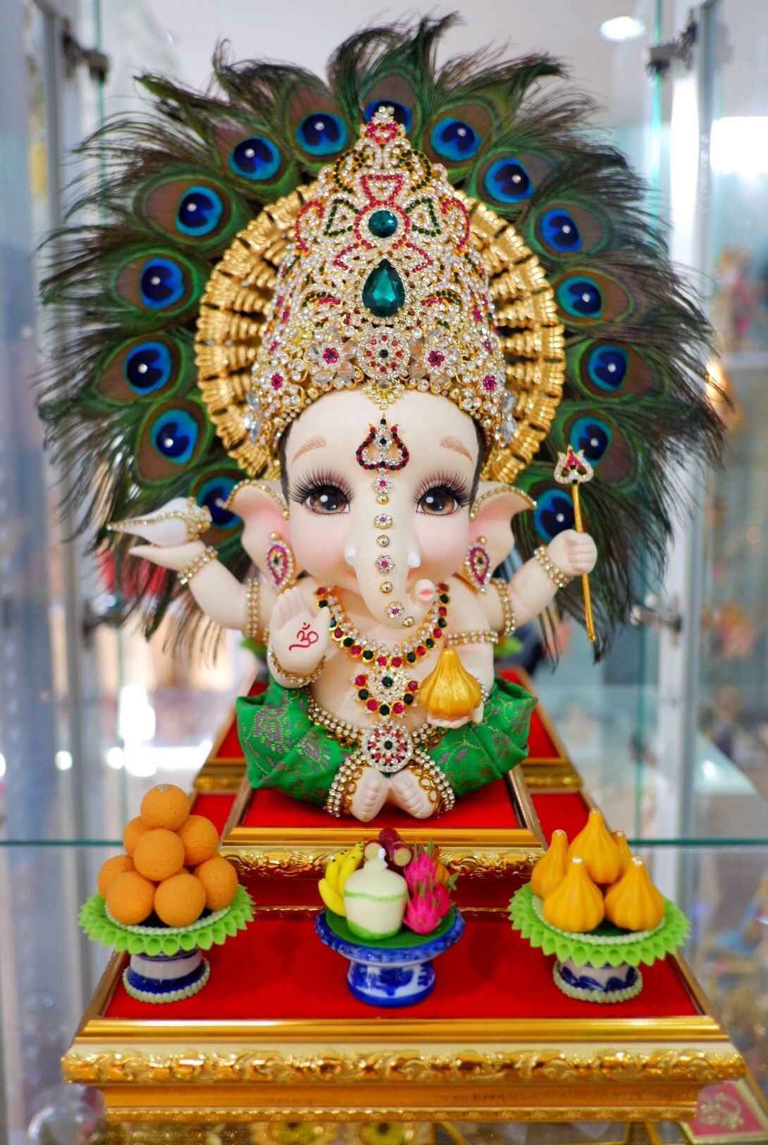 Cute Ganesha With Mayur Pankh