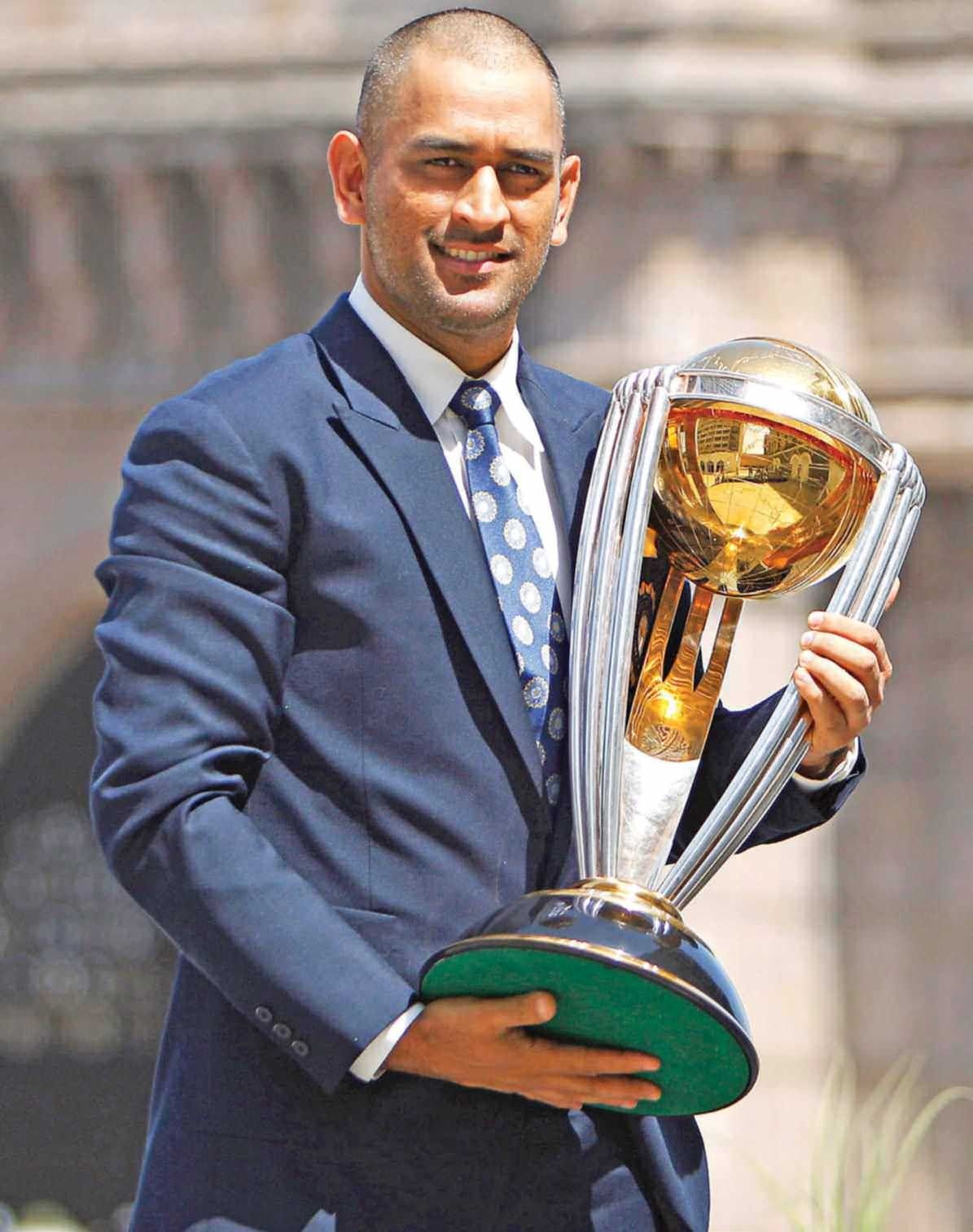Dhoni Picture With Icc Cricket World Cup